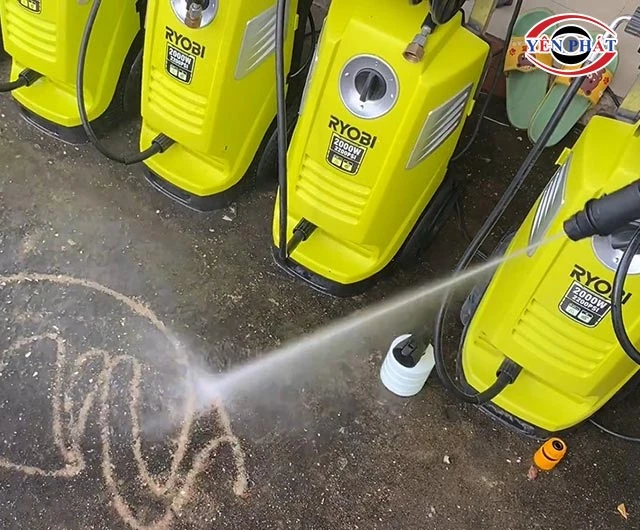 máy rửa xe công suất 2000W hiệu suất xịt rửa lớn