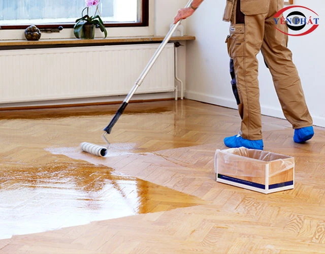 Dùng dung dịch làm bóng và bảo vệ bề mặt