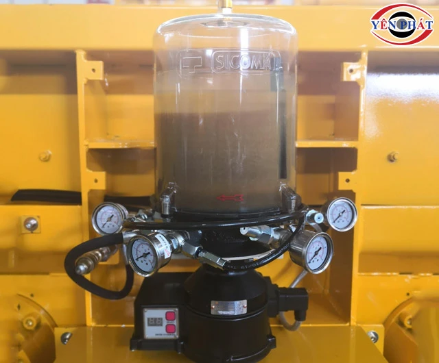 Bơm mỡ tự động Sicoma của nước nào