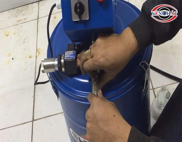 cách sử dụng Máy bơm mỡ điện Kocu 40L K6040