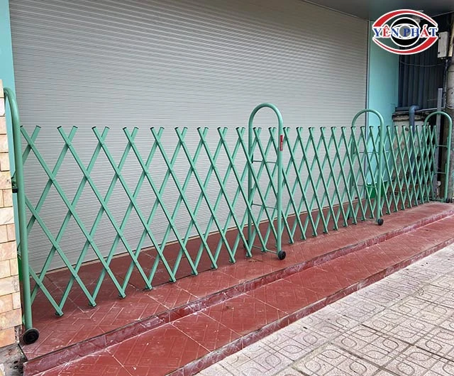 Cổng xếp kéo tay