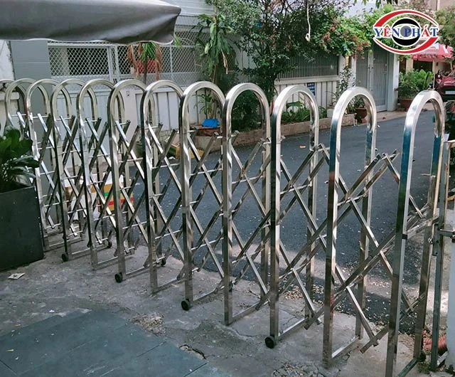 Cổng xếp kéo tay