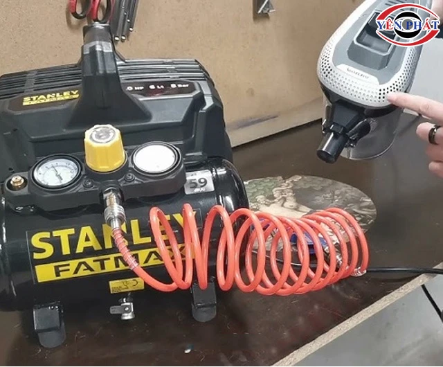 Dùng máy nén khí mini