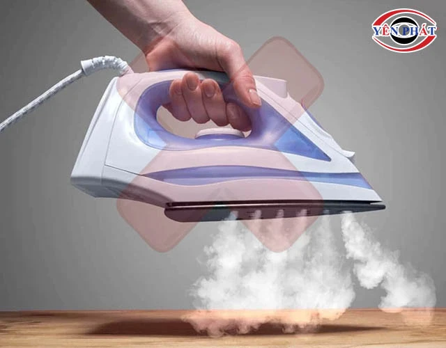 không nên ép plastic bằng bàn ủi