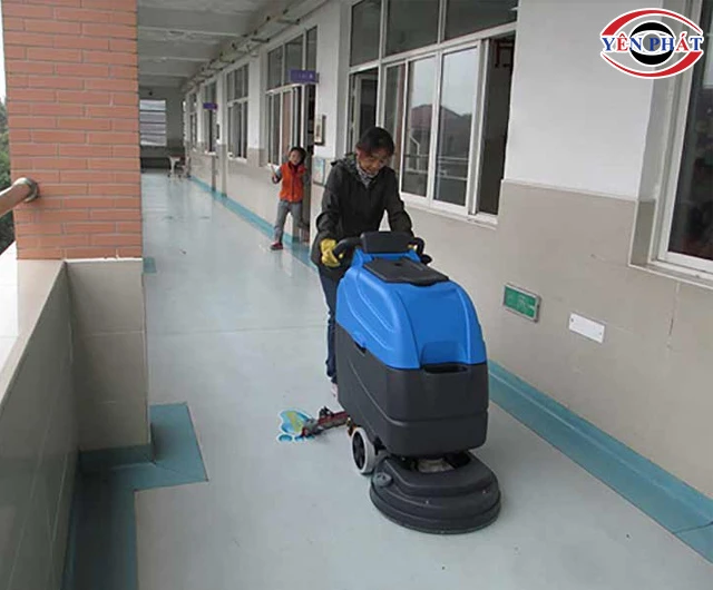 Máy chà sàn đẩy tay cho bệnh viện 
