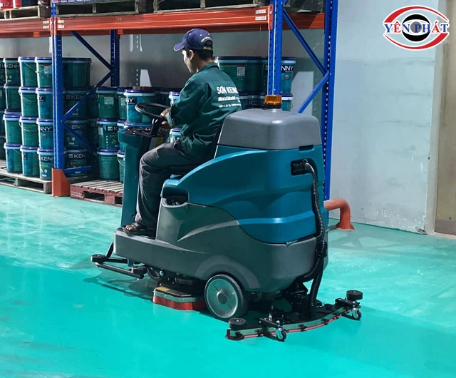 máy chà sàn ngồi lái Quy Nhơn