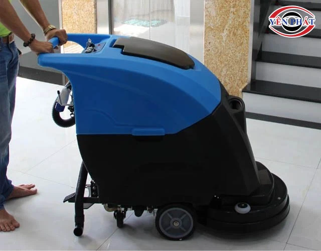 sử dụng máy chà sàn gạch men