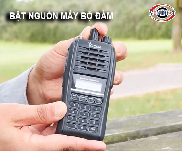 khởi động bộ đàm Icom