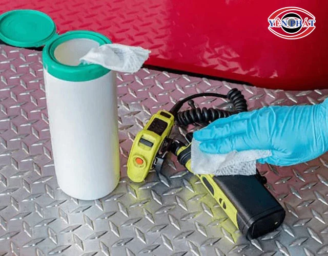 vệ sinh máy bộ đàm Icom