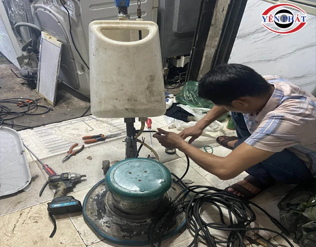 sửa chữa máy chà sàn thường xuyên