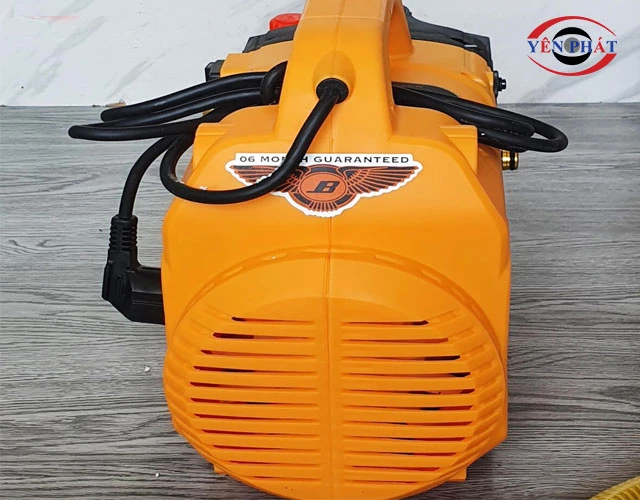 Mặt sau cấu tạo Máy rửa xe Boss