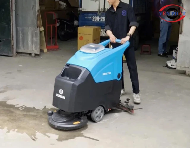 Di chuyển máy chà sàn liên hợp