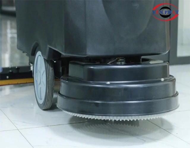 Kiểm tra bàn chải/pad và cần gạt cao su (bàn hút) máy chà sàn liên hợp