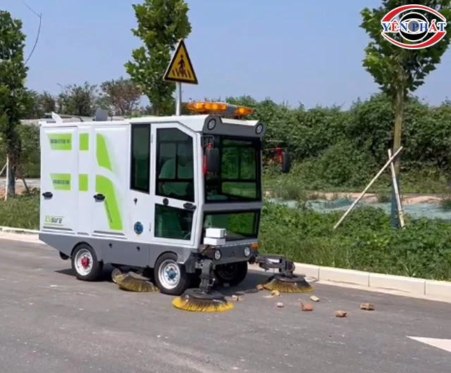 Dùng xe quét rác ngồi lái Kumisai KMS S18