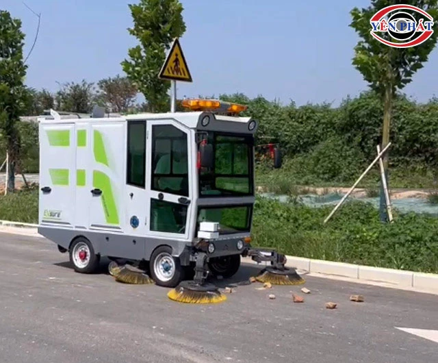 Dùng xe quét rác ngồi lái Kumisai KMS S18