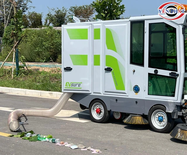 Xe quét rác ngồi lái Kumisai KMS S18 hút bụi rác