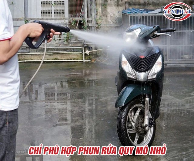 Máy rửa xe Alien rửa xe máy