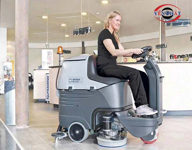Máy đánh sàn vệ sinh liên hợp Nilfisk BR752