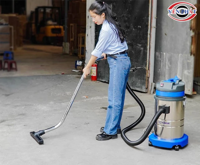 Máy hút bụi 1600W dễ dùng