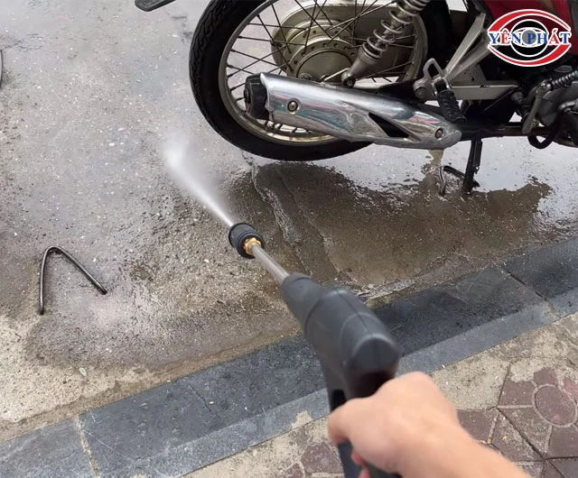 máy rửa xe Chisu mạnh mẽ