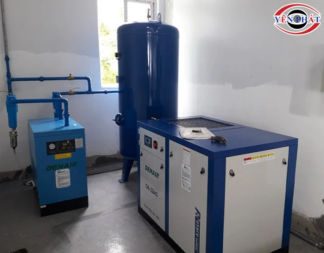 máy nén khí trục vít trong nhà xưởng