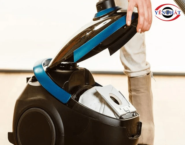 Lau sạch vỏ máy và bề mặt bên ngoài