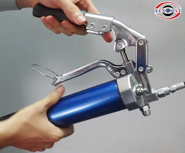 Bơm mỡ sâu dễ dùng