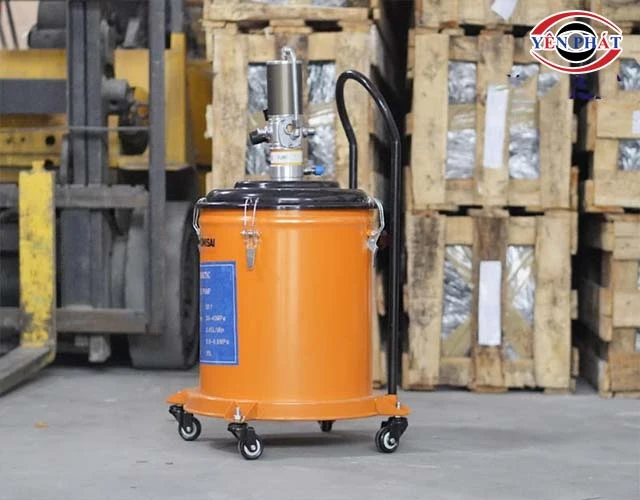 Máy bơm mỡ trục các đăng di chuyển dễ