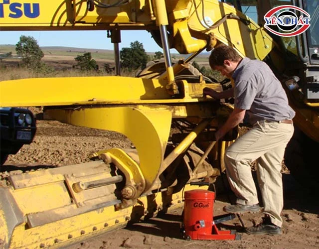 vận hành Máy bơm mỡ trục các đăng