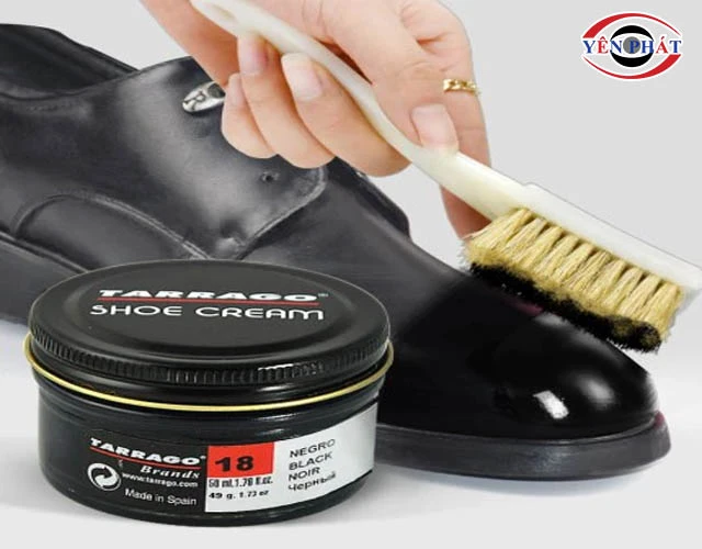 Xi đánh giày Tarrago lên màu chuẩn