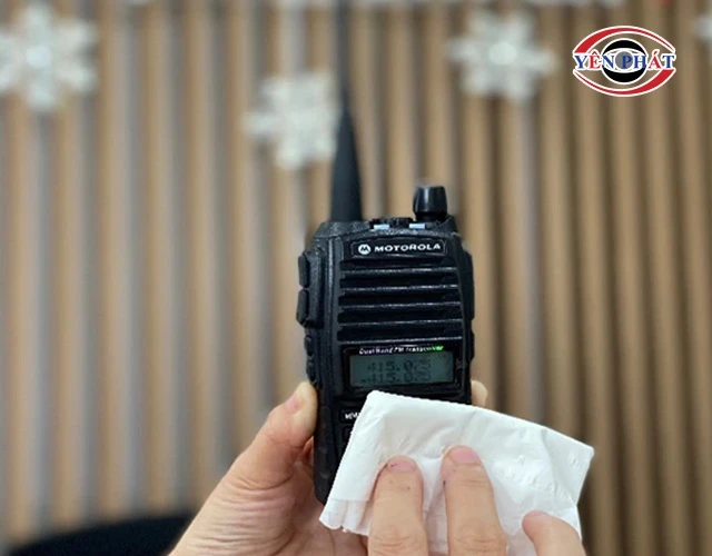 Không vệ sinh mic và loa định kỳ