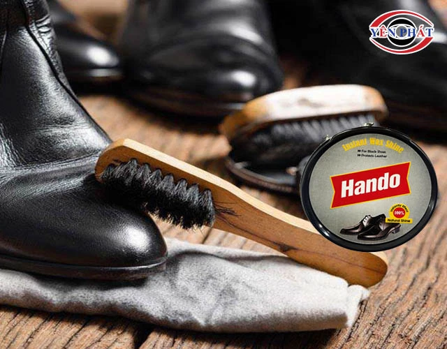 sử dụng xi đánh giày Hando