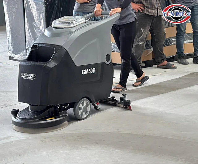 máy chà sàn Kraffer làm sạch nhanh