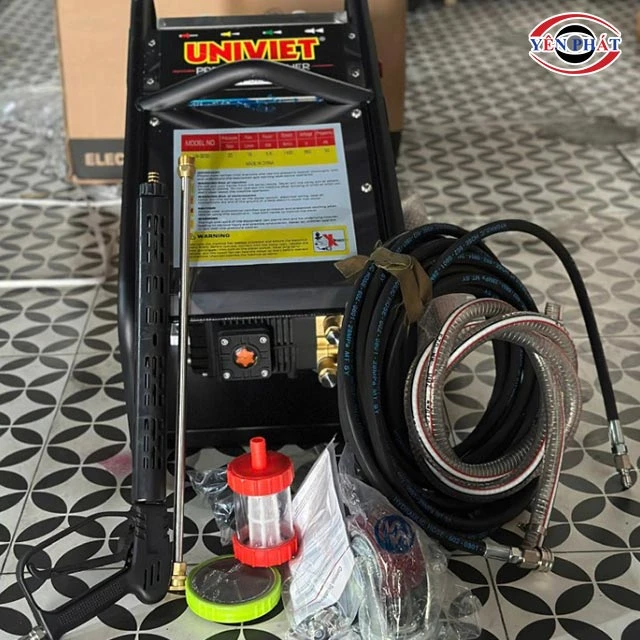 máy rửa xe Univiet
