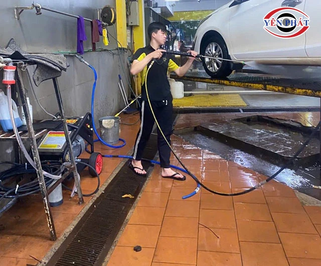 sử dụng máy rửa xe Univiet