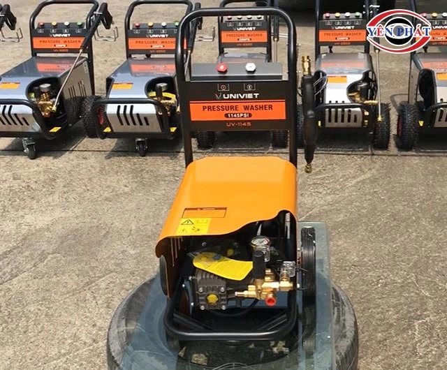 máy rửa xe Univiet