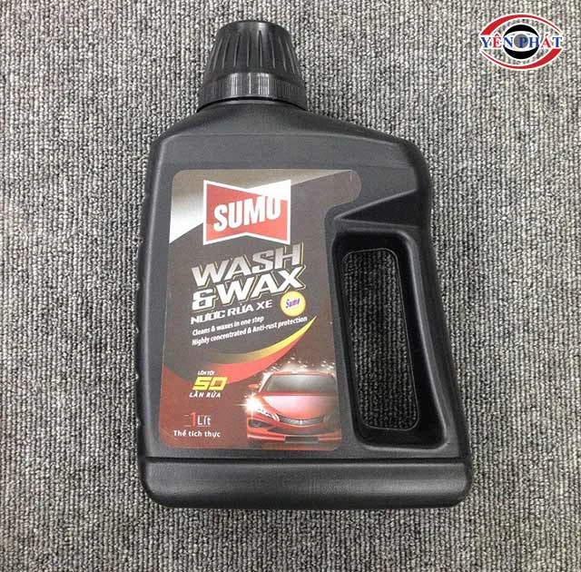 Dung dịch rửa xe Sumo có quai màu đen 1L