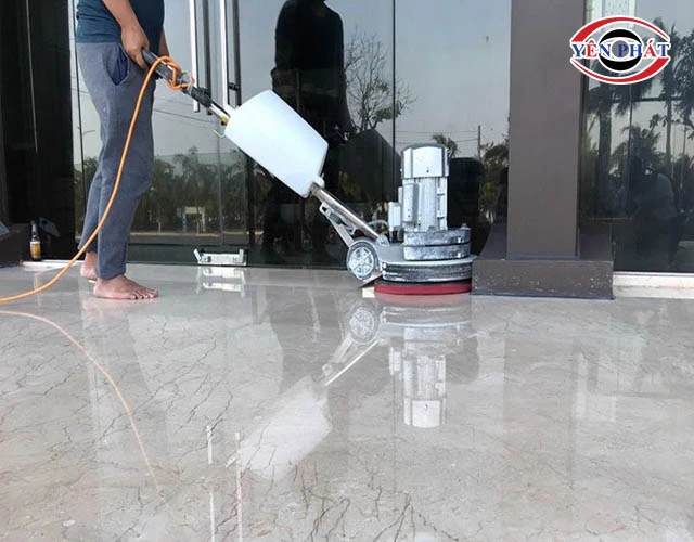 Dùng máy mài sàn