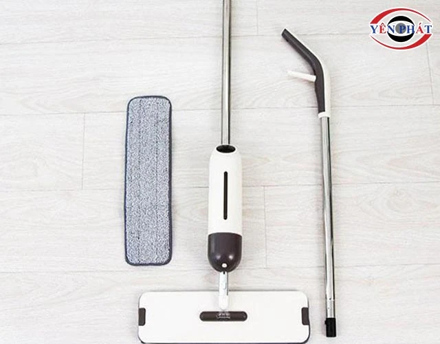 cây lau nhà dạng xịt nước Lock&Lock ETM472 linh hoạt