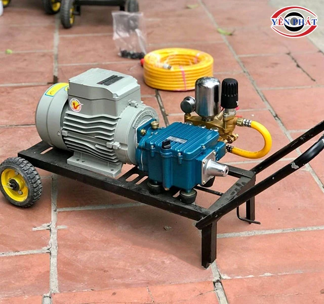 Máy rửa xe đầu ngang