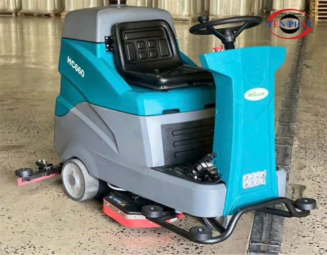 máy chà sàn ngồi lái HiClean HC660 thân thiện