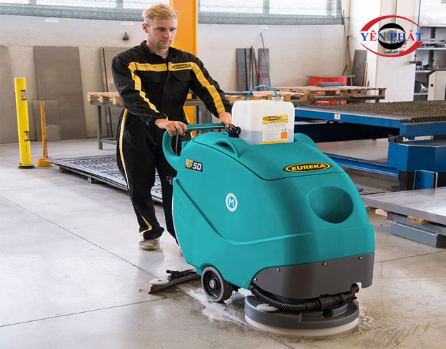 Máy chà sàn Eureka E50: Chạy sạch, chà & hút nước hiệu quả