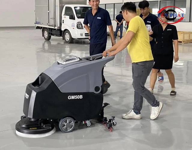 Máy chà sàn GM50B sử dụng acquy