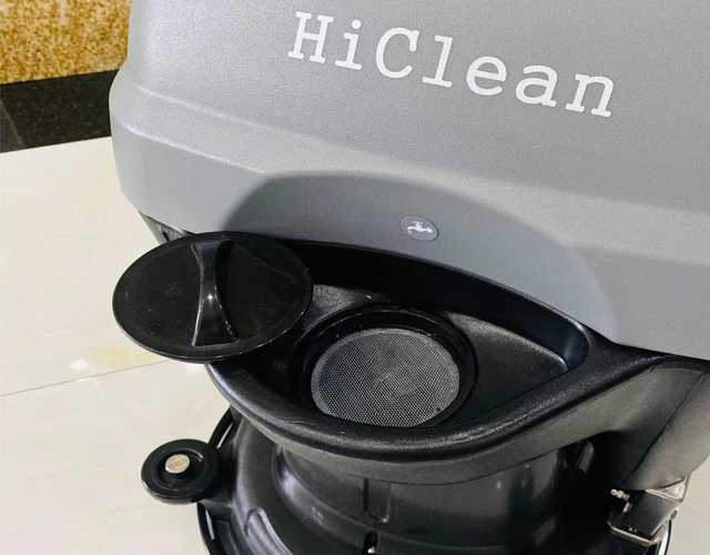 Chuẩn bị dung dịch máy chà sàn Hiclean HC500