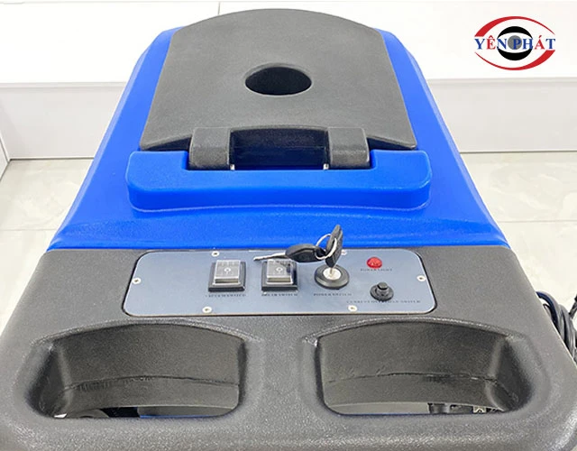 Xoay chìa khóa máy chà sàn HC50B