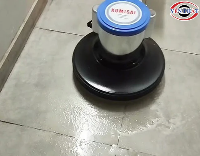 chà sạch vết bẩn