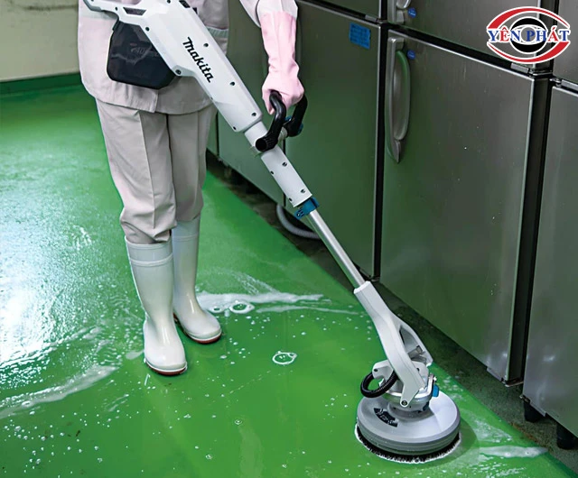 Dùng máy chà sàn Makita