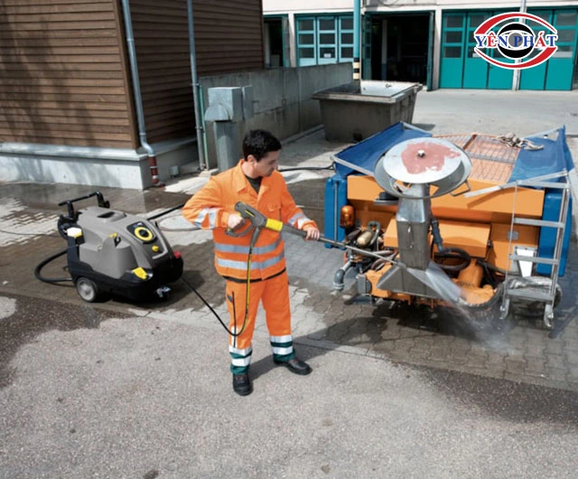 máy rửa xe Karcher HDS 8/17 C vệ sinh máy móc công nghiệp