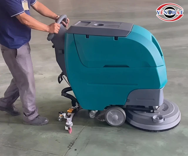 máy chà sàn pin cơ động