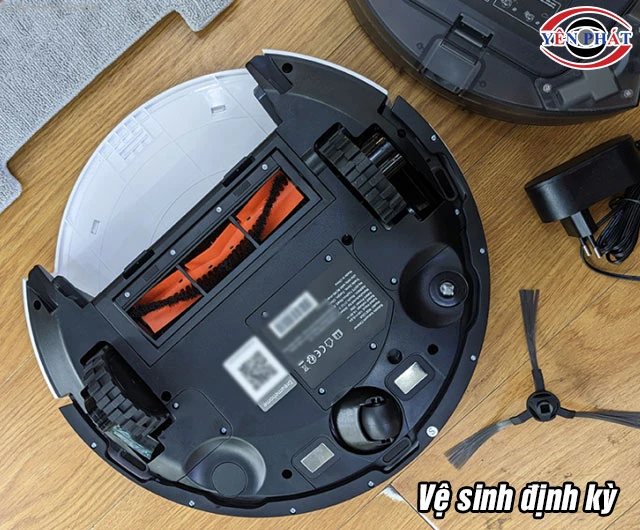 Vệ sinh robot hút bụi Frico